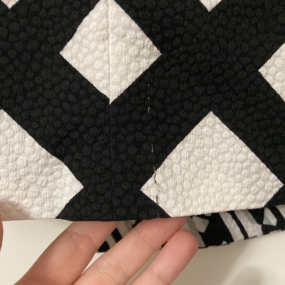 Patterned Mini Skirt - Picture 3 of 3